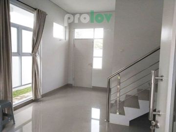 Rumah Asri Semi Villa Ready Stock di Jalan Raya Kolonel Masturi DEKAT PEMKOT CIMAHI .