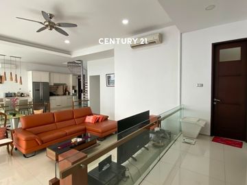 Dijual Rumah Dalam Cluster Ada Swimming Pool Di Sektor 8 Gb 18700