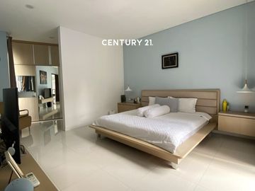 Dijual Rumah Dalam Cluster Ada Swimming Pool Di Sektor 8 Gb 18700