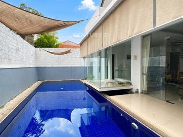 Dijual Rumah Dalam Cluster Ada Swimming Pool Di Sektor 8 Gb 18700