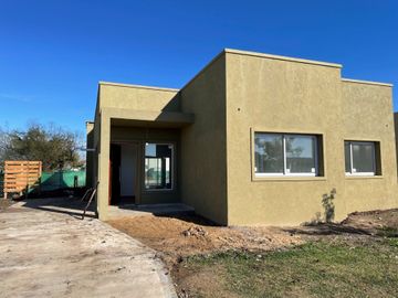 Casa en venta en Barrio Privado  Pilar del Este