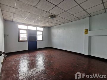 4 Bedroom Townhouse for sale in Bang Waek, Bangkok