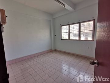 4 Bedroom Townhouse for sale in Bang Waek, Bangkok