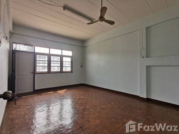 4 Bedroom Townhouse for sale in Bang Waek, Bangkok