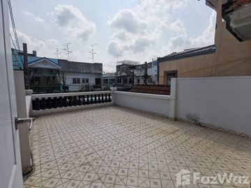 4 Bedroom Townhouse for sale in Bang Waek, Bangkok