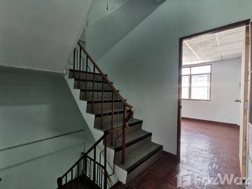 4 Bedroom Townhouse for sale in Bang Waek, Bangkok