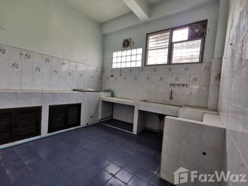 4 Bedroom Townhouse for sale in Bang Waek, Bangkok
