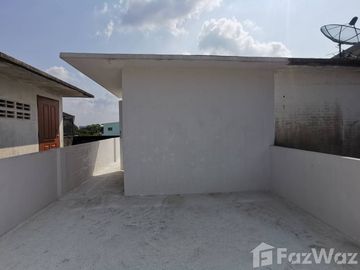 4 Bedroom Townhouse for sale in Bang Waek, Bangkok