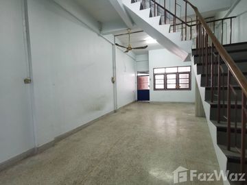 4 Bedroom Townhouse for sale in Bang Waek, Bangkok