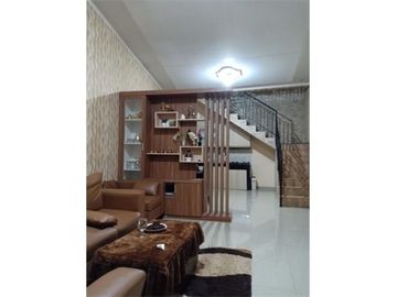 Dijual cepat rumah full furnished di Ciracas Jakarta Timur