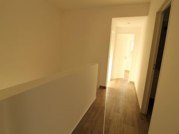 Duplex minimalista a estrenar en Ituzaingó