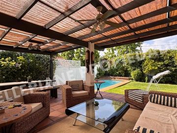 Casa en venta de 4 dorm. en Las Condes