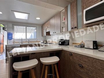 Casa en venta de 4 dorm. en Las Condes