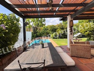 Casa en venta de 4 dorm. en Las Condes
