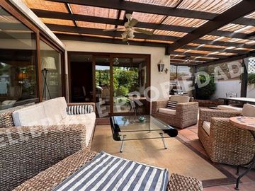 Casa en venta de 4 dorm. en Las Condes