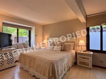 Casa en venta de 4 dorm. en Las Condes