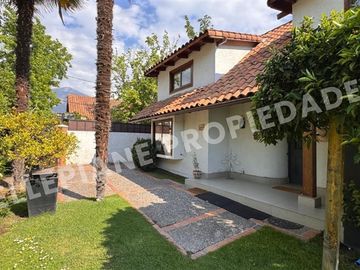Casa en venta de 4 dorm. en Las Condes