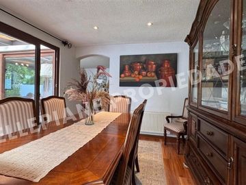 Casa en venta de 4 dorm. en Las Condes