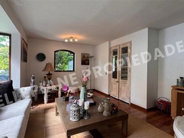 Casa en venta de 4 dorm. en Las Condes