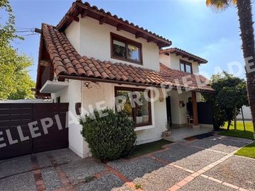 Casa en venta de 4 dorm. en Las Condes