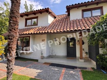 Casa en venta de 4 dorm. en Las Condes