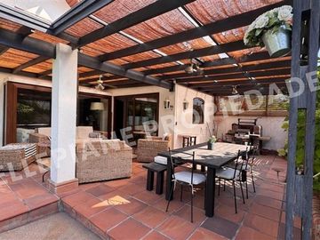 Casa en venta de 4 dorm. en Las Condes