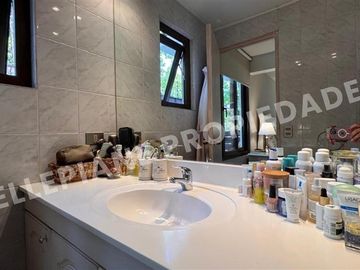 Casa en venta de 4 dorm. en Las Condes
