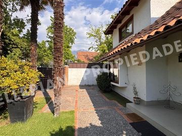 Casa en venta de 4 dorm. en Las Condes