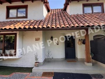 Casa en venta de 4 dorm. en Las Condes