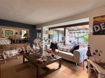 Casa en venta de 4 dorm. en Las Condes