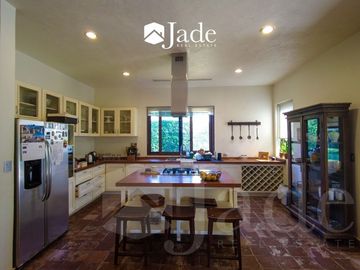 EN VENTA, Casa y Departamento en Lomas del Castillo