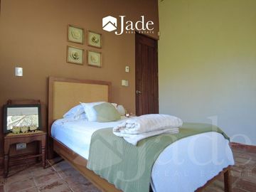 EN VENTA, Casa y Departamento en Lomas del Castillo
