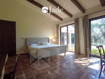 EN VENTA, Casa y Departamento en Lomas del Castillo