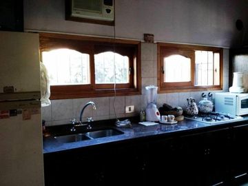 CHALET TODO EN PLANTA BAJA, 3 AMBIENTES + 1 DEPARTAMENTO DE 2 AMBIENTES EN VILLA SARMIENTO