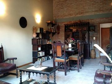 CHALET TODO EN PLANTA BAJA, 3 AMBIENTES + 1 DEPARTAMENTO DE 2 AMBIENTES EN VILLA SARMIENTO