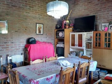 CHALET TODO EN PLANTA BAJA, 3 AMBIENTES + 1 DEPARTAMENTO DE 2 AMBIENTES EN VILLA SARMIENTO