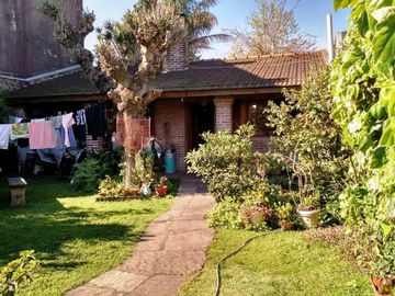 CHALET TODO EN PLANTA BAJA, 3 AMBIENTES + 1 DEPARTAMENTO DE 2 AMBIENTES EN VILLA SARMIENTO