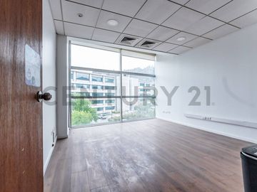 VENTA DE OFICINA, 5 PRIVADOS, CUIDAD EMPRESARIAL.
