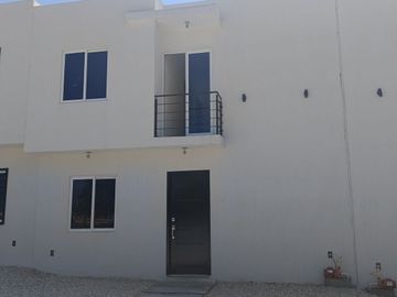 CASAS PRIMAVERA EN FRACC. YAAXCHE