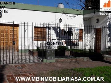 VENTA CASA EN MORENO 4 AMBIENTES CON COCHERA. DARDO ROCHA 2300 MORENO.