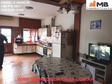 VENTA CASA EN MORENO 4 AMBIENTES CON COCHERA. DARDO ROCHA 2300 MORENO.