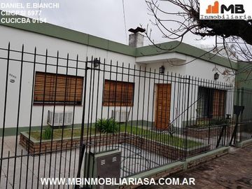 VENTA CASA EN MORENO 4 AMBIENTES CON COCHERA. DARDO ROCHA 2300 MORENO.