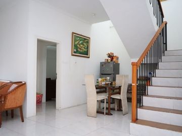 Rumah di Cinere, 2Lt, Balkon, Megapolitan, Akses TOL Krukut