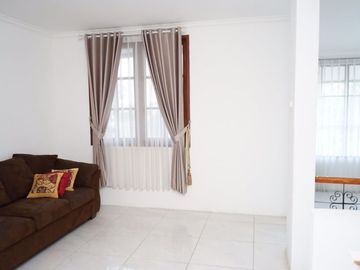 Rumah di Cinere, 2Lt, Balkon, Megapolitan, Akses TOL Krukut