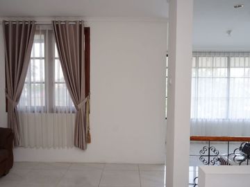 Rumah di Cinere, 2Lt, Balkon, Megapolitan, Akses TOL Krukut