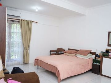 Rumah di Cinere, 2Lt, Balkon, Megapolitan, Akses TOL Krukut