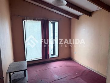 Casa en venta de 5 Dorm. en Estación Central