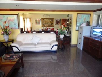 Spacious House and Lot for Sale in Angeles City Near SM Clar