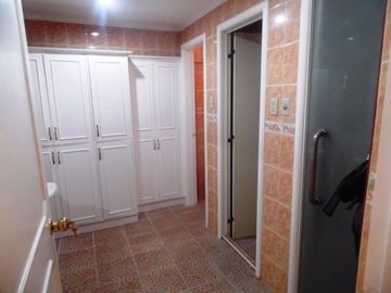Spacious House and Lot for Sale in Angeles City Near SM Clar