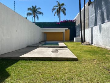 Casa moderna a media cuadra de Avenida San Diego